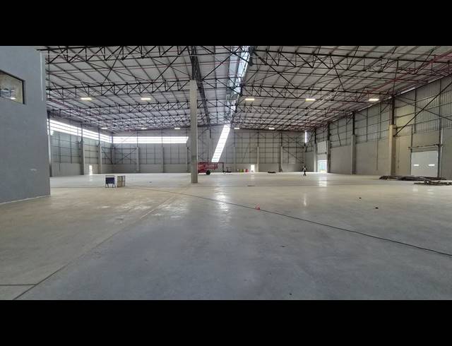 3,651M² WAREHOUSE TO LET IN JET PARK